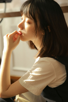 哥哥打妹妹屁屁